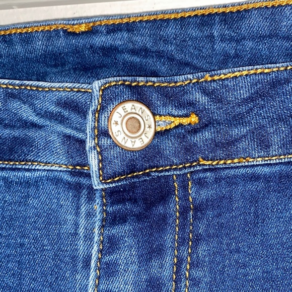 Trendy Distressed Blue Jeans with Leopard Cuffs - Picture 6 of 12